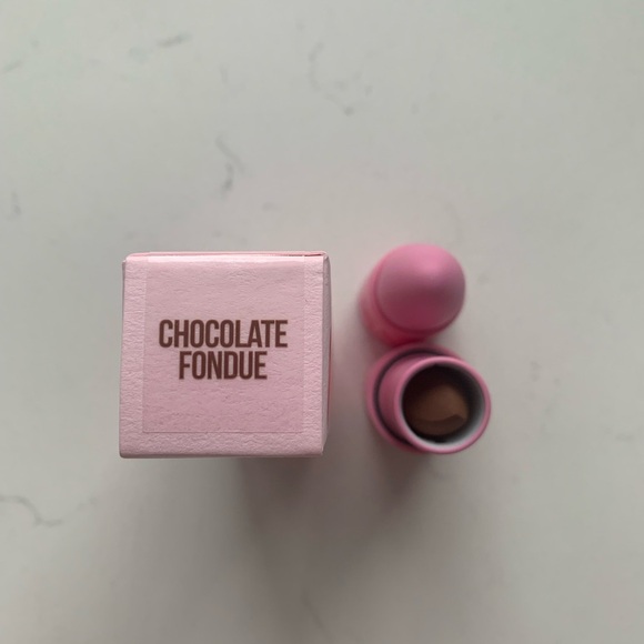 Jeffree Star Velvet Trap Lipstick - Chocolate Fondue (Brown w/ Orange Undertone) - Picture 4 of 5